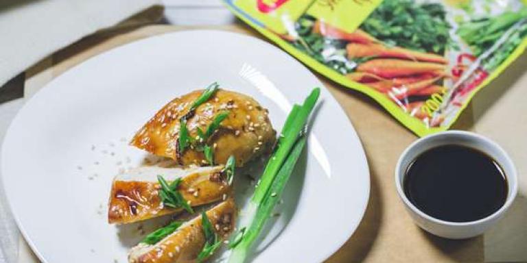 Филе курицы по-азиатски с семенами кунжута в духовке - рецепт от Магги