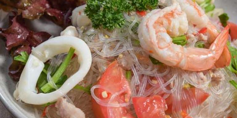 Лапша фунчоза с морепродуктами - рецепт приготовления с фото от Maggi.ru