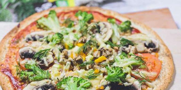 Пицца вегетарианская на злаковом тесте с овощами и травами - рецепт приготовления с фото от Maggi.ru