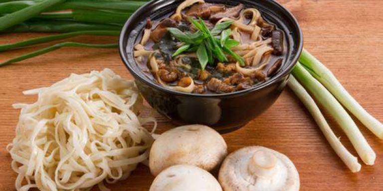 Густой грибной суп с рисовой лапшой по-азиатски - рецепт приготовления с фото от Maggi.ru