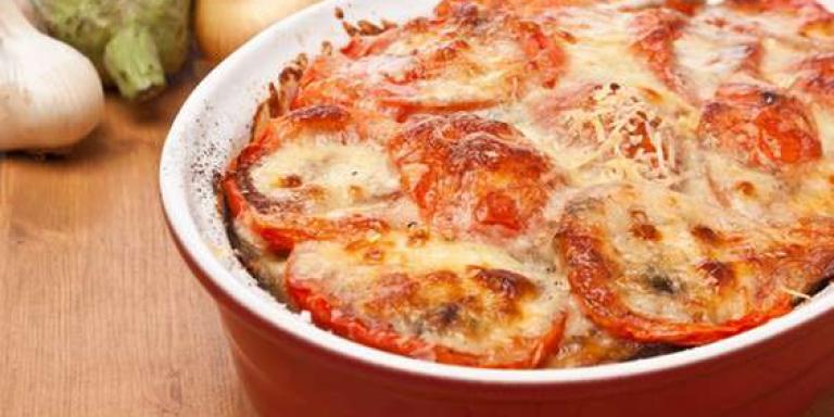 Баклажаны с помидорами и пармезаном в духовке - рецепт с фото