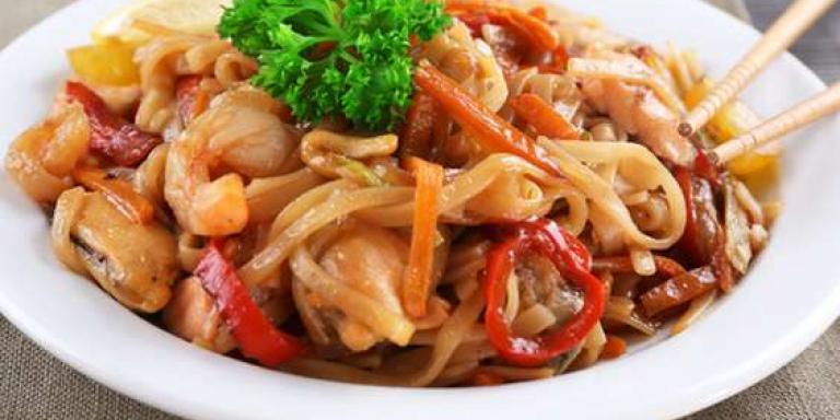 Китайская лапша с морепродуктами - рецепт приготовления с фото от Maggi.ru