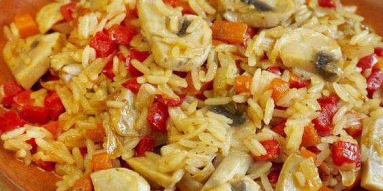 Тушеный рис с грибами и овощами - рецепт приготовления с фото от Maggi.ru