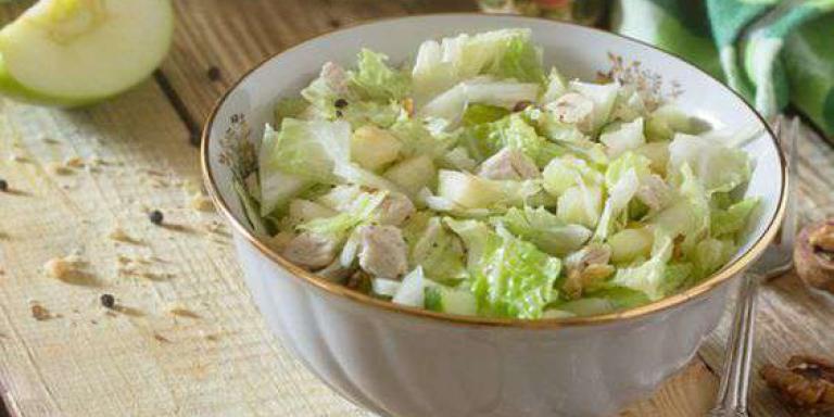 Слоеный салат с куриным филе и пекинской капустой — рецепт с фото