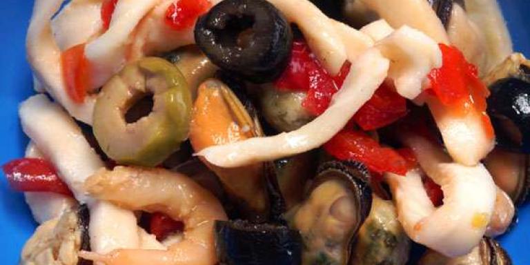 Салат из мидий и кальмаров - рецепт приготовления с фото от Maggi.ru