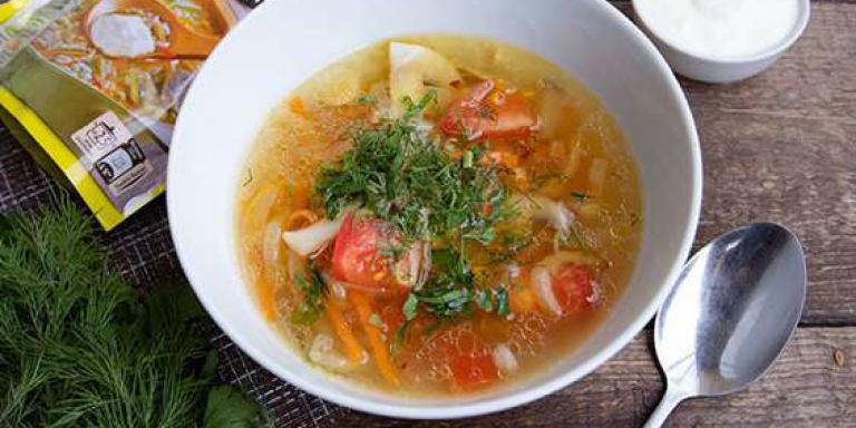 Суп рассольник пряный с томатами, грибами и полбой — рецепт с фото