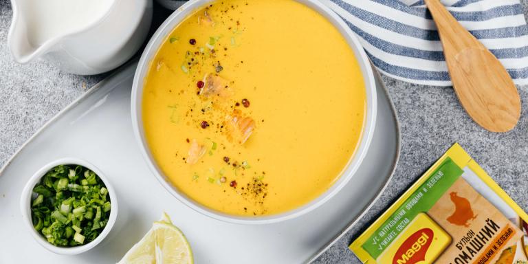 Яркий сливочный суп из кабачков и моркови с красной рыбой - рецепт приготовления с фото от Maggi.ru