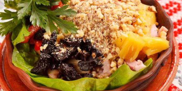 Салат с черносливом и ананасами - рецепт приготовления с фото от Maggi.ru