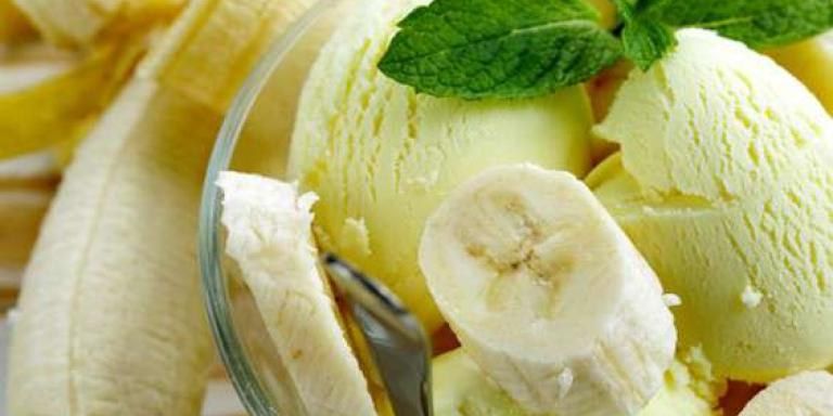 Банановое мороженое с сахарной пудрой - рецепт приготовления с фото от Maggi.ru