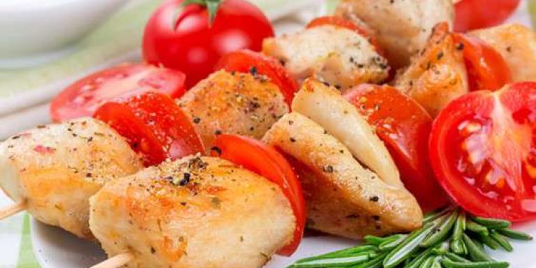 Домашний шашлык из курицы с помидорами - рецепт приготовления с фото от Maggi.ru