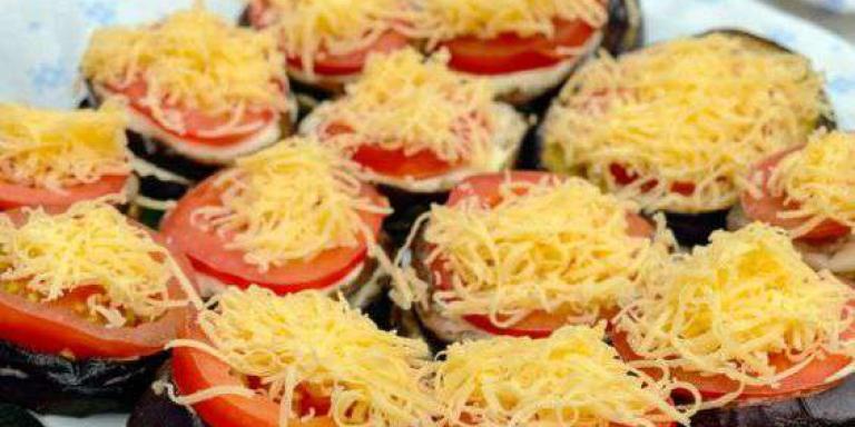 Жареные баклажаны с чесноком и помидорами - рецепт с фото от Магги