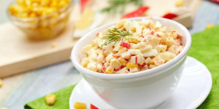 Крабовый салат с кукурузой - рецепт приготовления с фото от Maggi.ru