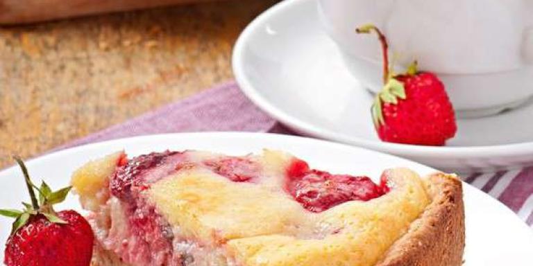 Пирог с клубникой в мультиварке - рецепт приготовления с фото от Maggi.ru