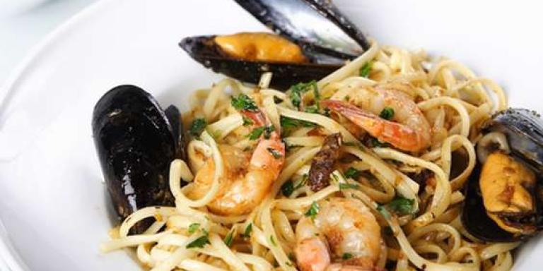 Спагетти с морепродуктами и пармезаном - рецепт приготовления с фото от Maggi.ru