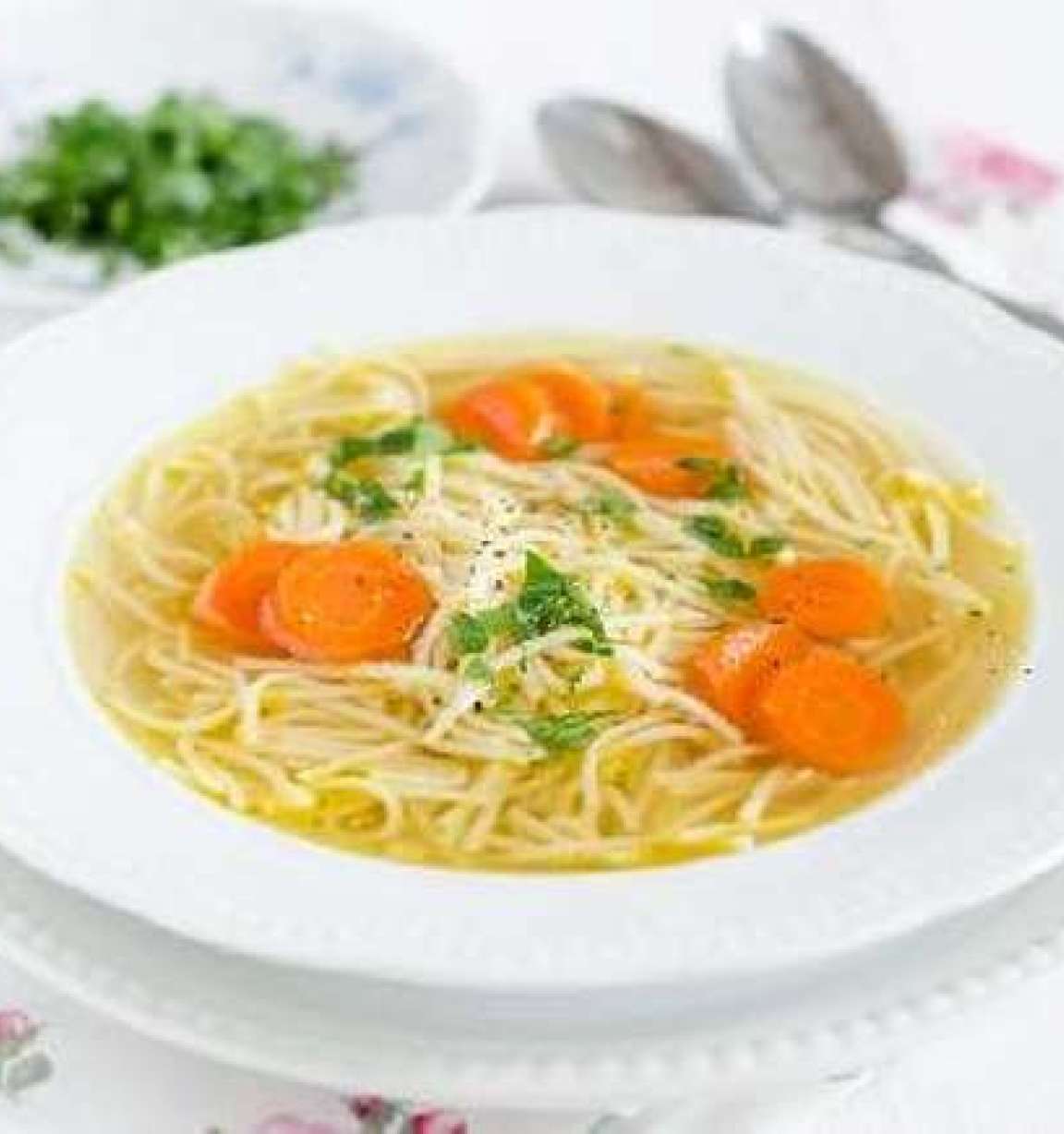 Куриный суп с вермишелью - рецепт приготовления с фото от Maggi.ru Куриный суп с вермишелью - рецепт приготовления с фото от Maggi.ru