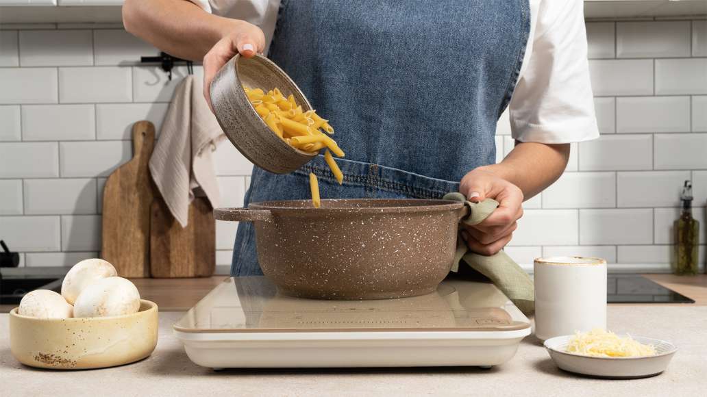 Макароны в сливочно-сырном соусе с курицей и грибами: шаг 1 Макароны в сливочно-сырном соусе с курицей и грибами: шаг 1