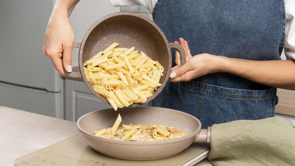 Макароны в сливочно-сырном соусе с курицей и грибами: шаг 3 Макароны в сливочно-сырном соусе с курицей и грибами: шаг 3