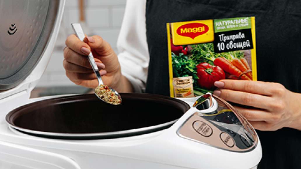 Добавить сметану, MAGGI® Приправа 10 овощей, тщательно перемешать и готовить в режиме «Тушение» под закрытой крышкой мультиварки 5–7 минут. Добавить сметану, MAGGI® Приправа 10 овощей, тщательно перемешать и готовить в режиме «Тушение» под закрытой крышкой мультиварки 5–7 минут.