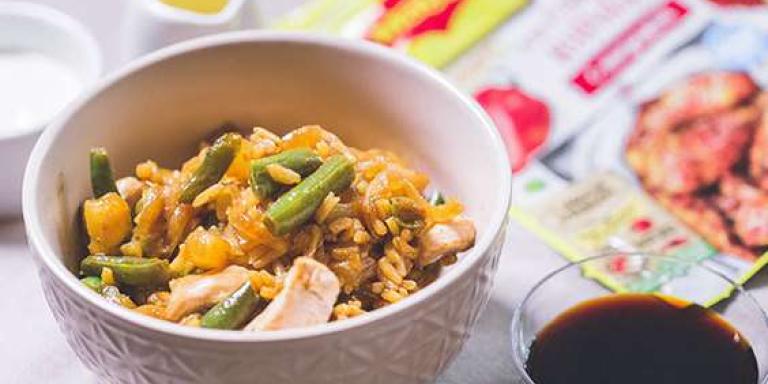 Курица терияки по-тайски на сковороде с ананасом, рисом и фасолью, подробное приготовление с фото