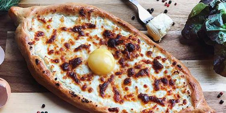 Хачапури по-аджарски лодочка с яйцом – пошаговый рецепт с фото