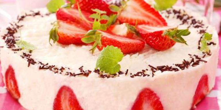 Праздничный бисквитный торт с клубникой, пошаговый рецепт с фото