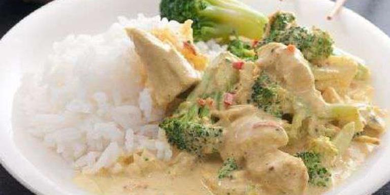 Рецепт диетического блюда – курица с брокколи в сливочном соусе