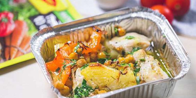 Курица с картошкой и нутом в духовке по-восточному: рецепт с фото