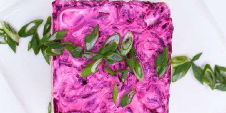 Слоеный салат из свеклы с мясом - рецепт приготовления с фото от Maggi.ru