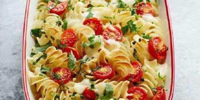 Макаронная запеканка «?помидоры-моцарелла» со шпинатом: рецепт с фото