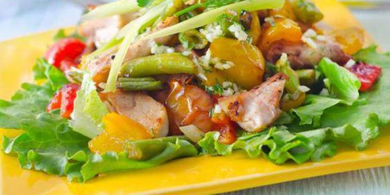 Нежный салат из куриной грудки с авокадо и перцем: рецепт с фото