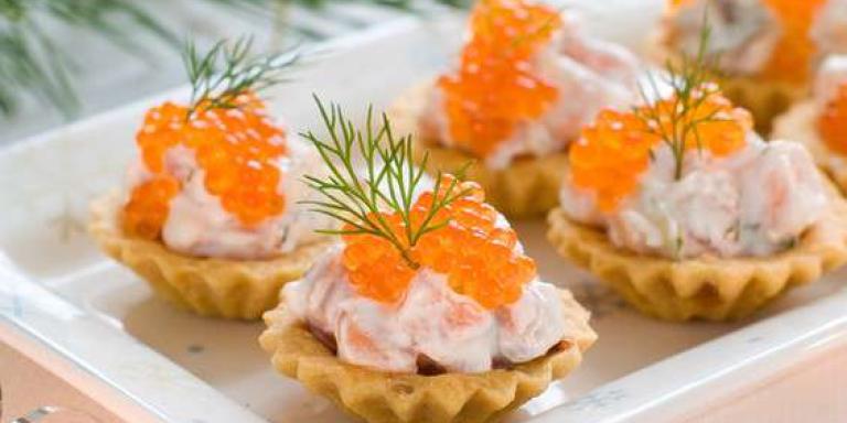 Салат с красной рыбой в тарталетках - рецепт приготовления с фото от Maggi.ru