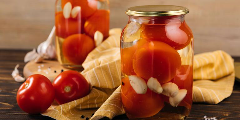 Маринованные помидоры с чесноком без зелени - рецепт приготовления с фото от Maggi.ru