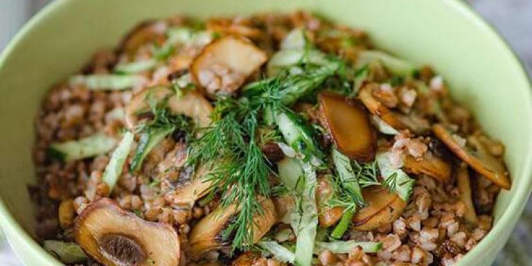 Постная гречневая каша с грибами и огурцом - рецепт с фото от Магги