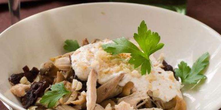 Курица с грибами и черносливом - рецепт приготовления с фото от Maggi.ru