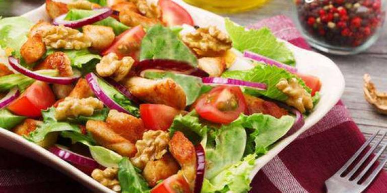 Салат из сочной куриной грудки с орехами - рецепт с фото от Магги