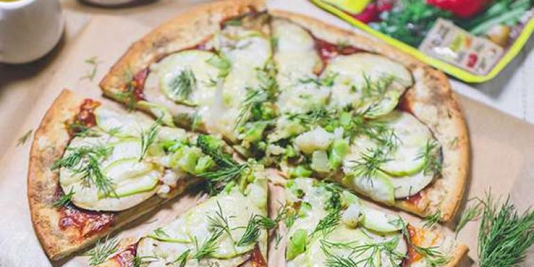 Постная пицца на злаковом тесте с овощами и тофу — рецепт с фото
