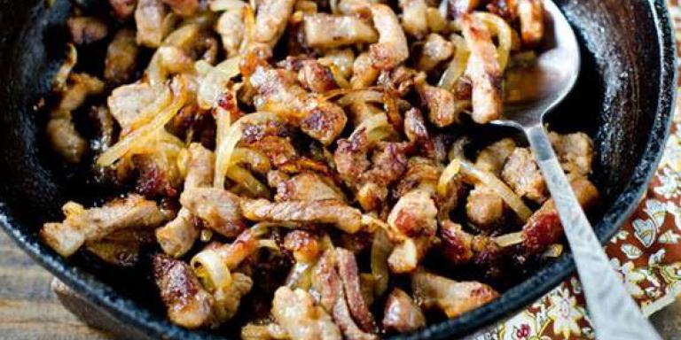 Вкусная курица с грибами в соусе на сковороде — простой рецепт пошагово | maggi.ru