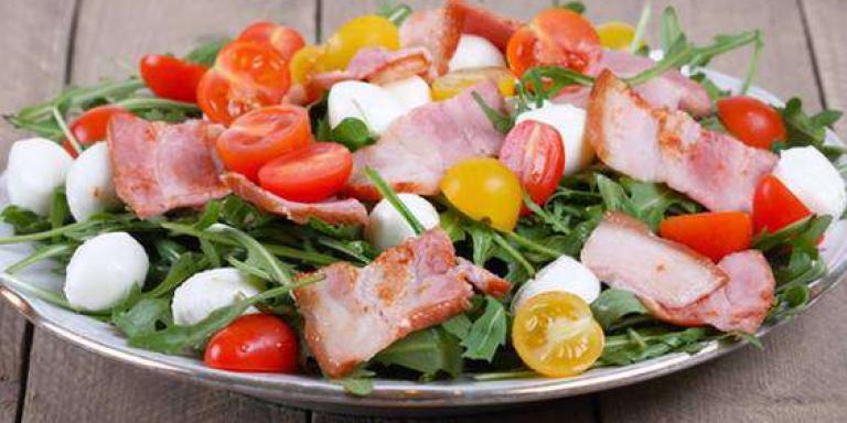 Салат капрезе с беконом — классический рецепт салата капрезе