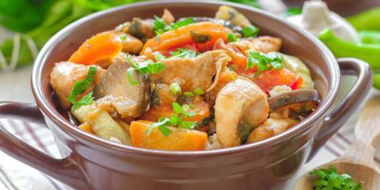 Курица с луком и морковью - рецепт приготовления с фото от Maggi.ru