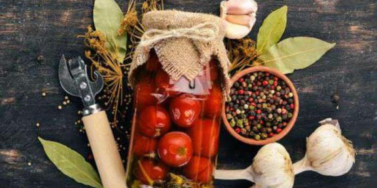 Маринованные помидоры с кориандром и перцем - рецепт с фото от Магги