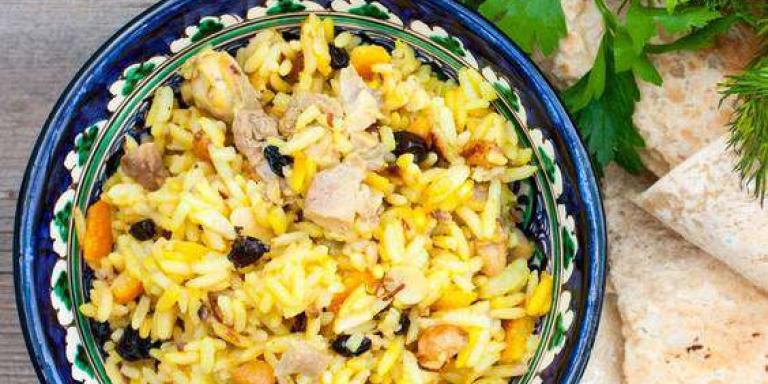 Ароматный рис с курицей и фруктами - рецепт приготовления с фото
