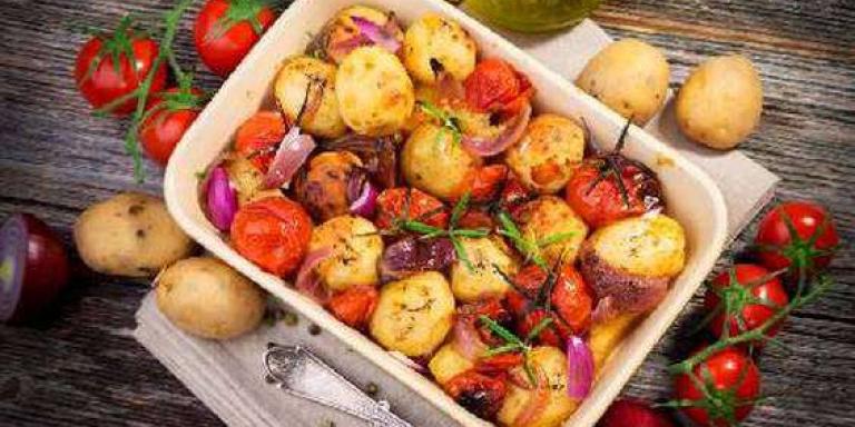 Тушеная картошка с мясом и овощами — рецепт с фото от Maggi.ru