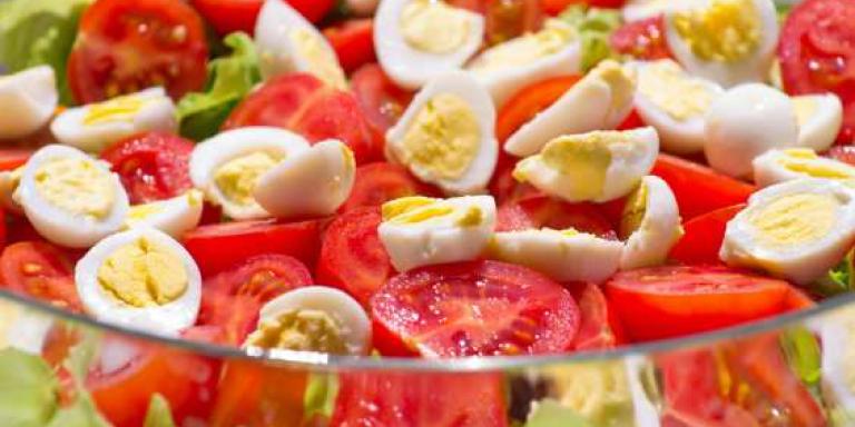 Салат из помидоров, яиц и сыра - рецепт приготовления с фото от Maggi.ru