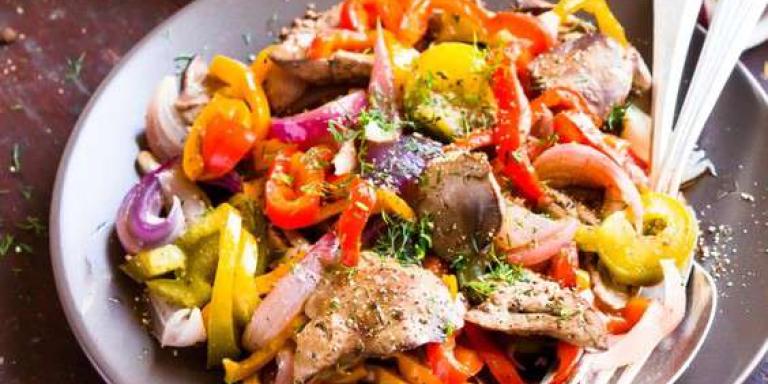 Теплый салат из куриной печени и овощей - рецепт с фото от Магги