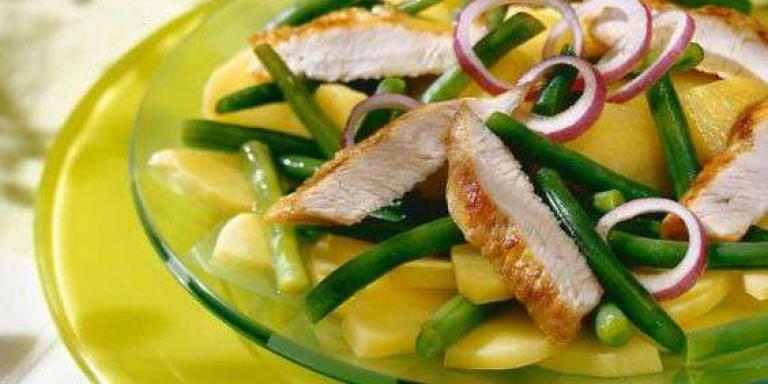 Картофельно-фасолевый салат с кусочками индейки - рецепт приготовления с фото от Maggi.ru