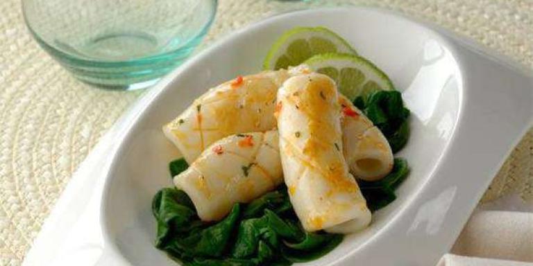 Жареные кальмары со шпинатом - рецепт приготовления с фото от Maggi.ru