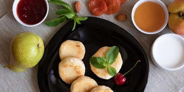 Сырники из творога с манкой и яйцом - рецепт приготовления с фото от Maggi.ru