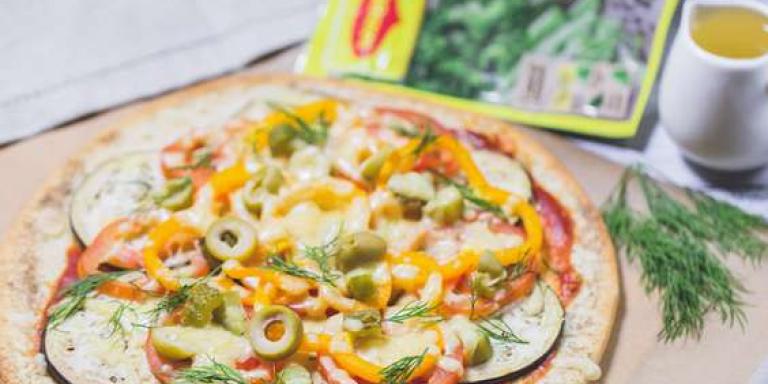 Пицца пикантная на злаковом тесте с оливками и баклажанами: рецепт с фото
