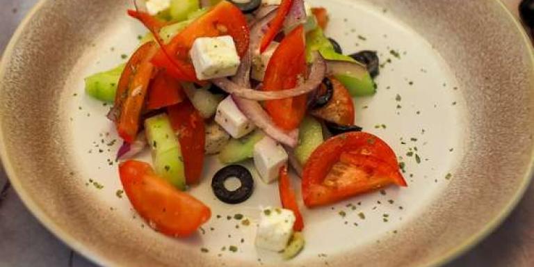 Хориатики (классический греческий салат) - рецепт приготовления с фото от Maggi.ru