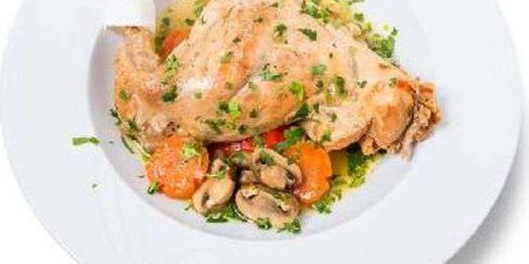 Курица с грибами и перцем, тушеная в молоке — рецепт | maggi.ru